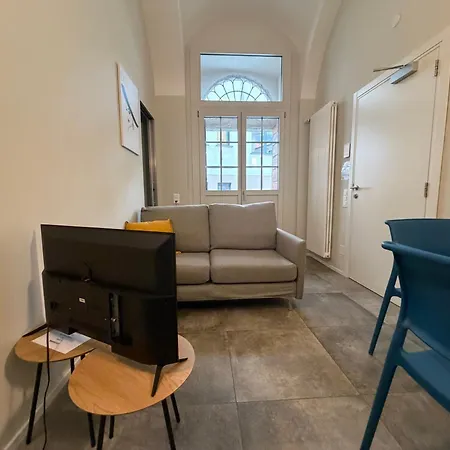 Music 2 - Light And Shadows 3 - Estival 4 - Blues 5 Appartamento *