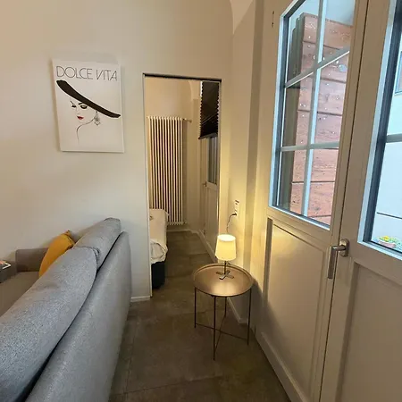 Music 2 - Light And Shadows 3 - Estival 4 - Blues 5 Appartamento