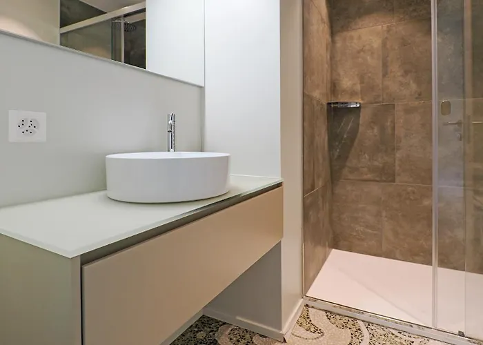 公寓 Music 2 - Light And Shadows 3 - Estival 4 - Blues 5