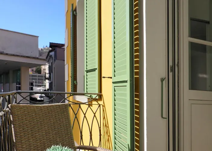 Music 2 - Light And Shadows 3 - Estival 4 - Blues 5 Apartament *