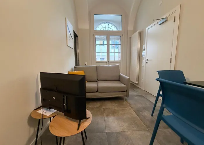 Music 2 - Light And Shadows 3 - Estival 4 - Blues 5 Appartamento *