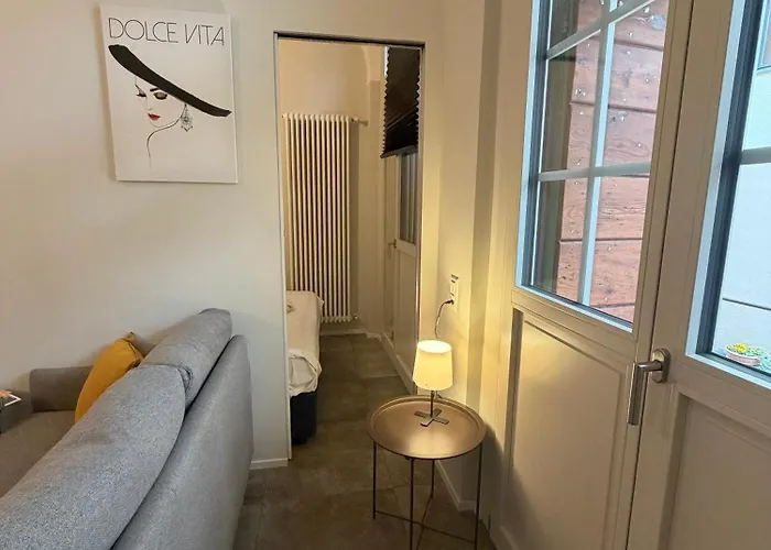 Music 2 - Light And Shadows 3 - Estival 4 - Blues 5 Appartamento