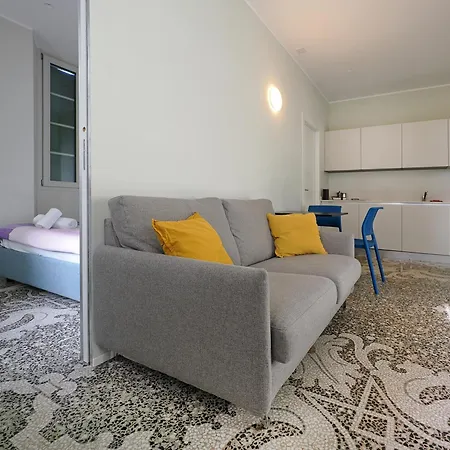 公寓 Music 2 - Light And Shadows 3 - Estival 4 - Blues 5 Muralto