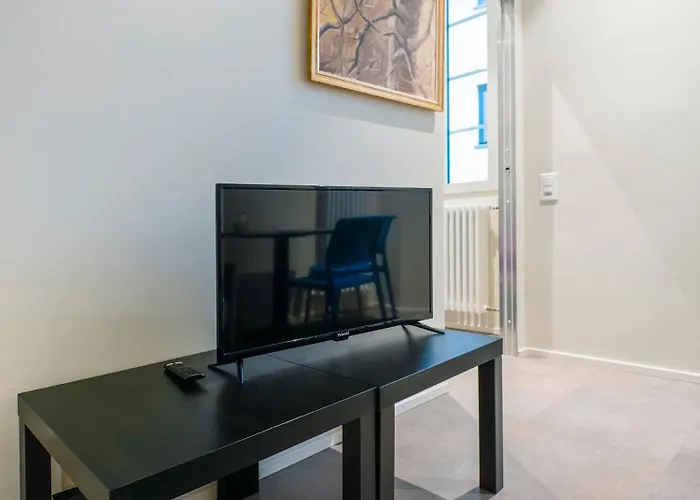 公寓 Music 2 - Light And Shadows 3 - Estival 4 - Blues 5 *